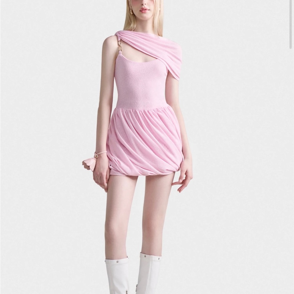 Dear José hera pink dress